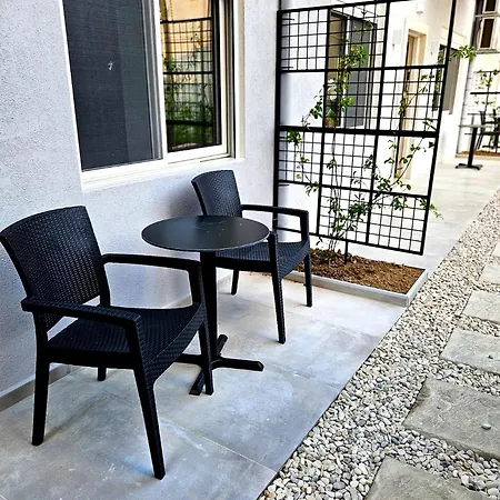 Joniperju Lägenhet Sarandë